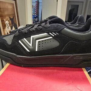 Vans Upland Skate Sneakers Shoes Black/White VN000D25B8C Men's Size 9 NEW